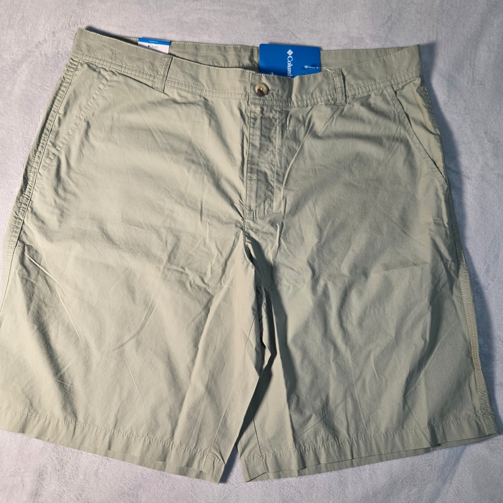 Columbia Mens Washed Out Short Sage Green Cotton 38W 10L AM4471-347 NWT